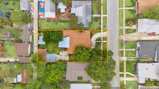 Image 44 of 52 For 806 Kayton Ave