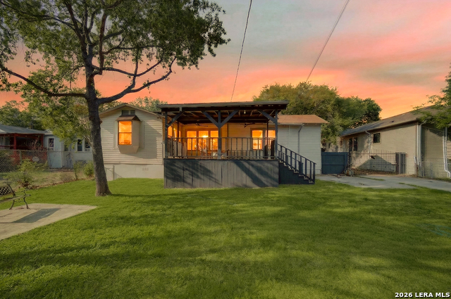 Image 8 of 52 For 806 Kayton Ave