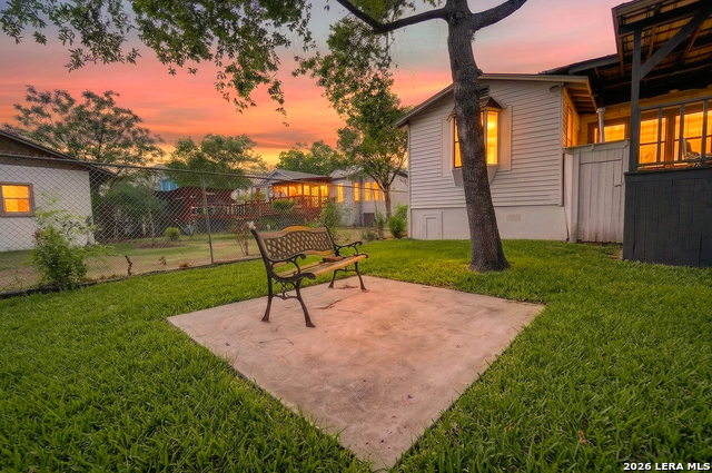 Image 9 of 52 For 806 Kayton Ave