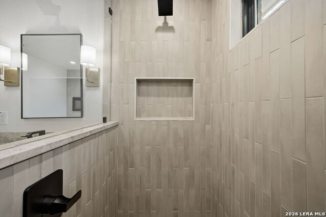 Image 26 of 50 For 118 Tiger Tail