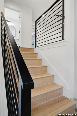 Image 28 of 50 For 118 Tiger Tail