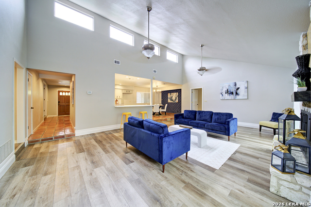 Image 11 of 35 For 815 Silver Spruce