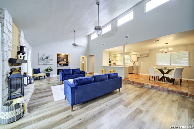 Image 13 of 35 For 815 Silver Spruce