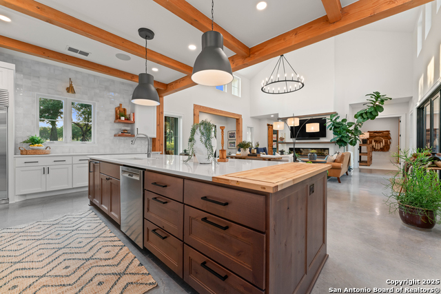Listing photo id 12 for 1257 Adyson Ridge