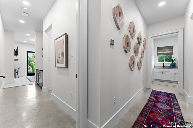 Listing photo id 36 for 1257 Adyson Ridge