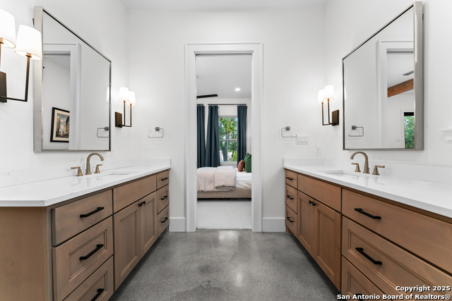 Listing photo id 43 for 1257 Adyson Ridge