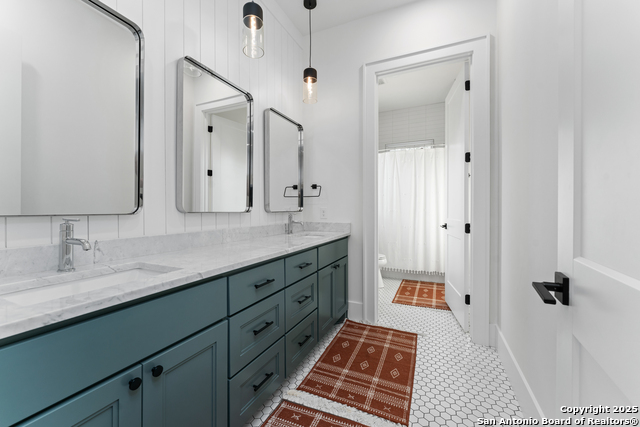 Listing photo id 51 for 1257 Adyson Ridge