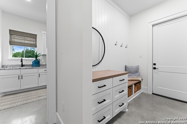 Listing photo id 56 for 1257 Adyson Ridge