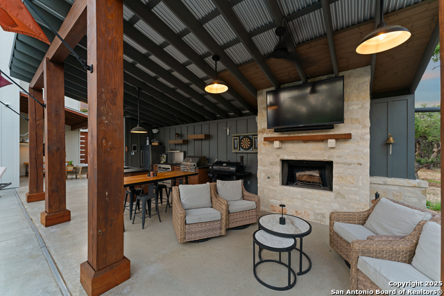 Listing photo id 70 for 1257 Adyson Ridge