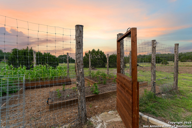 Listing photo id 76 for 1257 Adyson Ridge