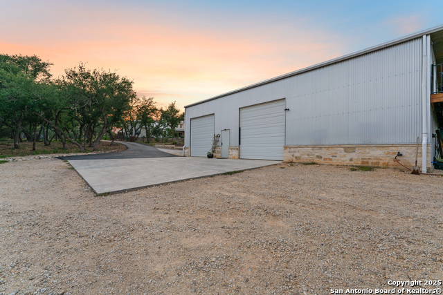 Listing photo id 77 for 1257 Adyson Ridge