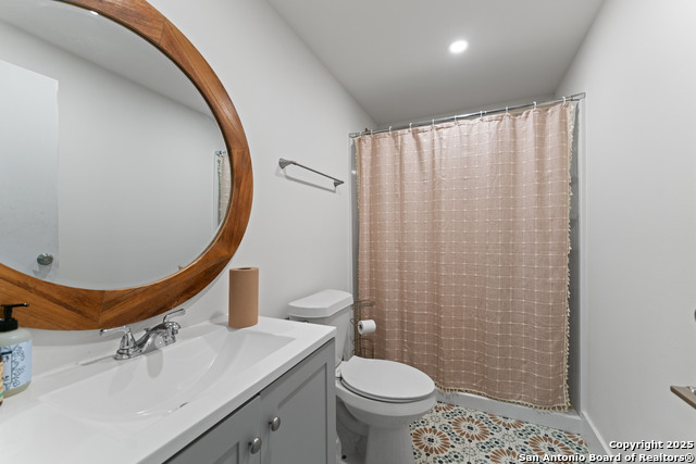 Listing photo id 85 for 1257 Adyson Ridge
