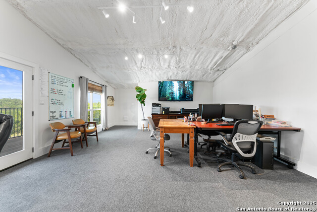 Listing photo id 87 for 1257 Adyson Ridge