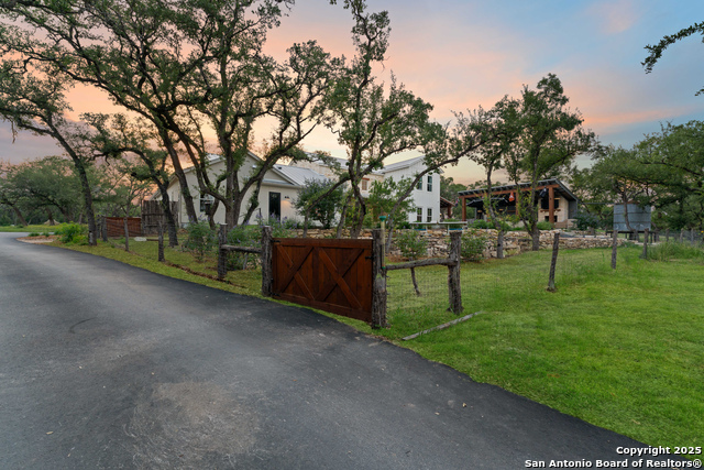 Listing photo id 92 for 1257 Adyson Ridge