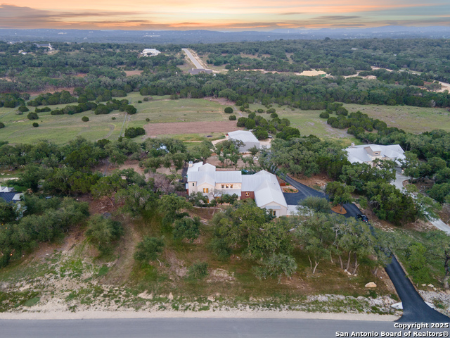 Listing photo id 93 for 1257 Adyson Ridge