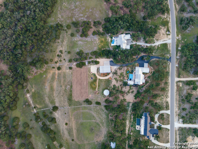 Listing photo id 94 for 1257 Adyson Ridge