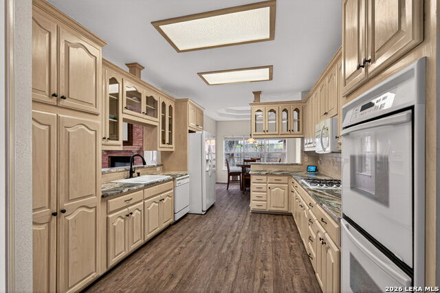 Listing photo id 11 for 1242 Loma Verde Dr