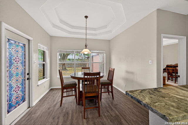 Listing photo id 12 for 1242 Loma Verde Dr