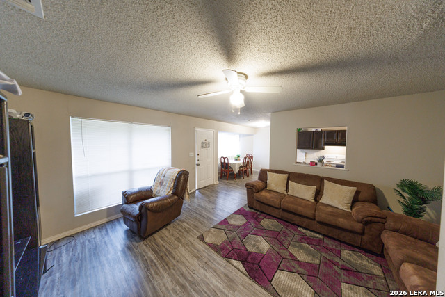 Image 11 of 21 For 1211 Churing