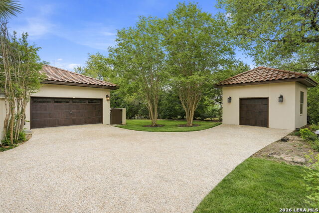 Image 8 of 77 For 1 Belcourt Pl