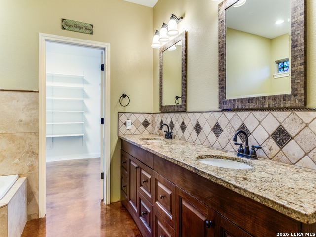 Listing photo id 14 for 11154 Moorway