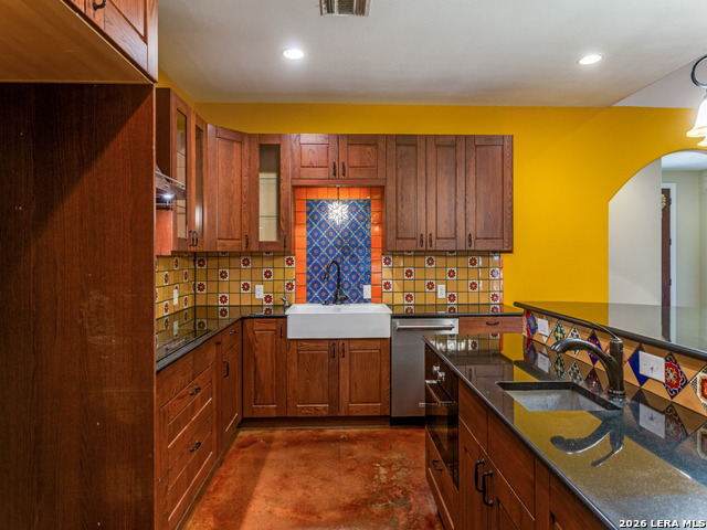 Listing photo id 7 for 11154 Moorway