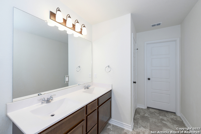 Image 33 of 42 For 6511 Runaway Row