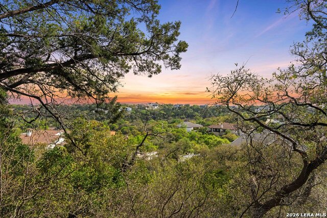 Listing photo id 8 for 8718 Terra Dl