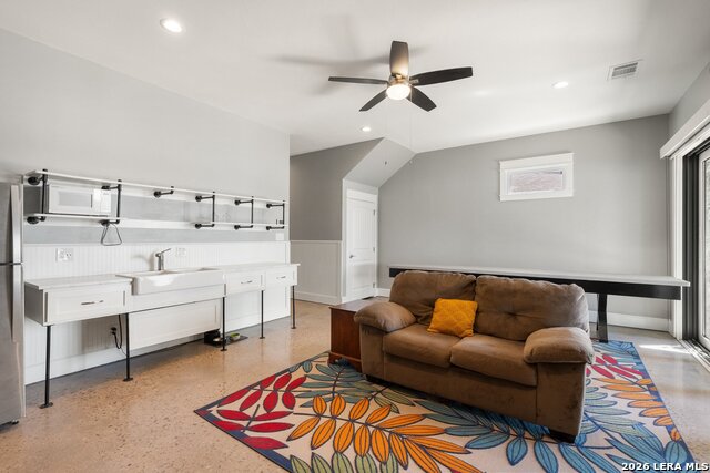 Image 12 of 37 For 926 Scenic  