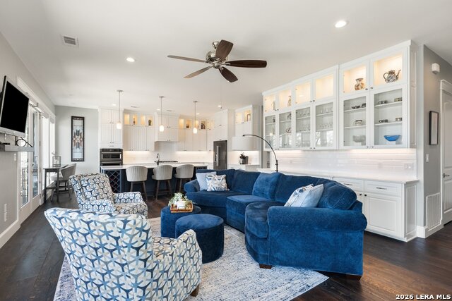 Image 14 of 37 For 926 Scenic  