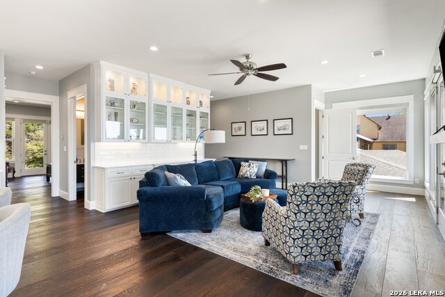 Image 19 of 37 For 926 Scenic  