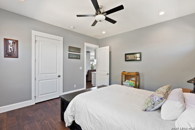 Image 28 of 37 For 926 Scenic  