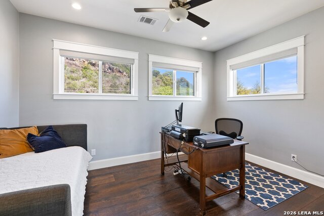 Image 30 of 37 For 926 Scenic  