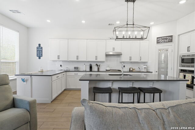 Image 9 of 36 For 1646 Pitcher