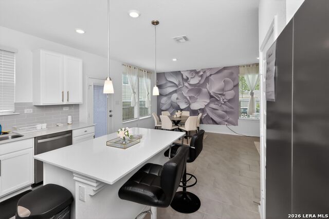 Image 11 of 31 For 14839 Vance Jackson  Unit 701