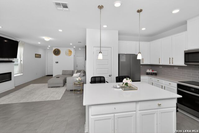 Image 12 of 31 For 14839 Vance Jackson  Unit 701