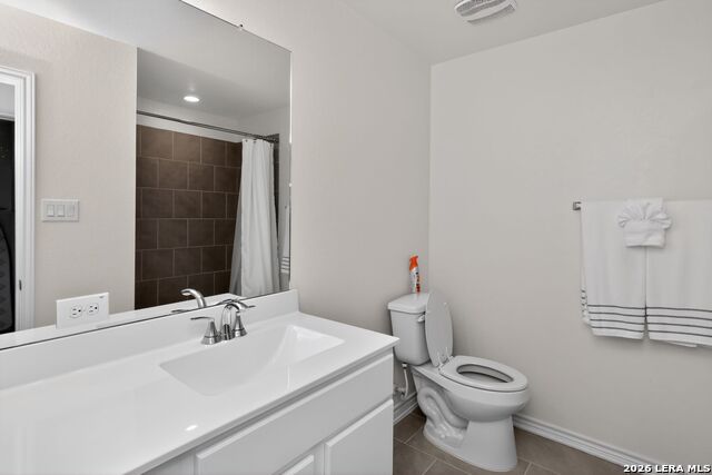 Image 23 of 31 For 14839 Vance Jackson  Unit 701