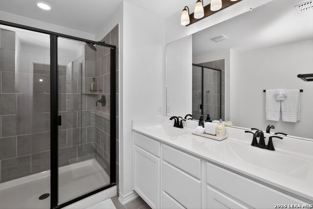 Image 25 of 31 For 14839 Vance Jackson  Unit 701