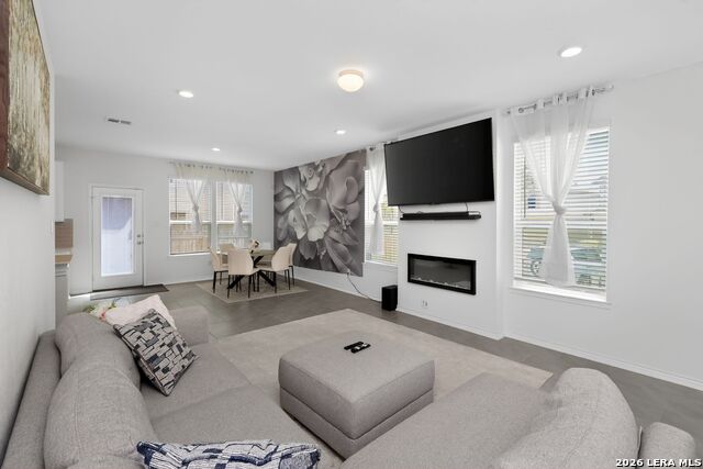 Image 4 of 31 For 14839 Vance Jackson  Unit 701