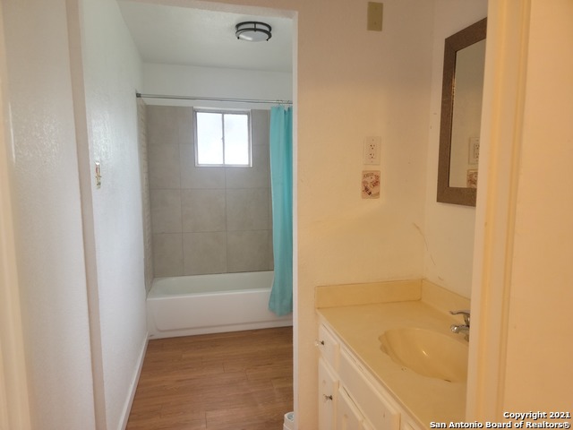 Image 4 of 11 For 925 4th St  