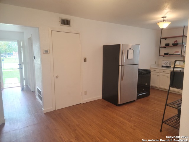 Image 5 of 11 For 925 4th St  