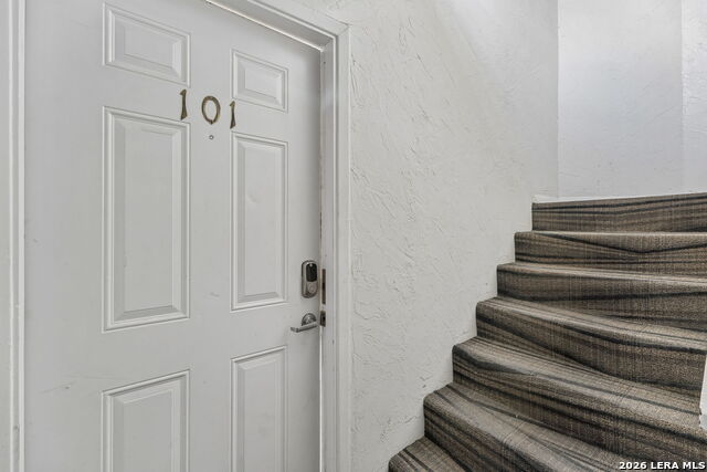 Image 3 of 21 For 6611 Southpoint  A101