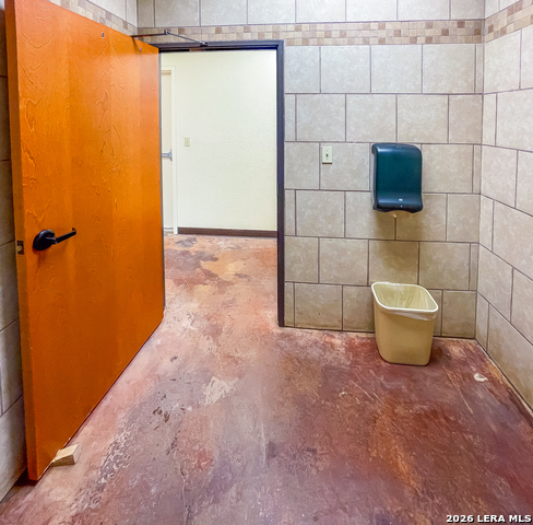 Image 32 of 51 For 1824 Washington St S