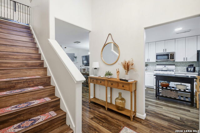 Image 10 of 40 For 15711 Knollcliff