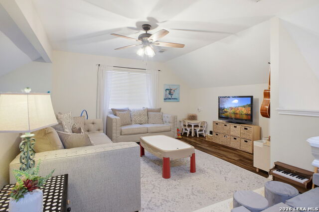 Image 15 of 40 For 15711 Knollcliff