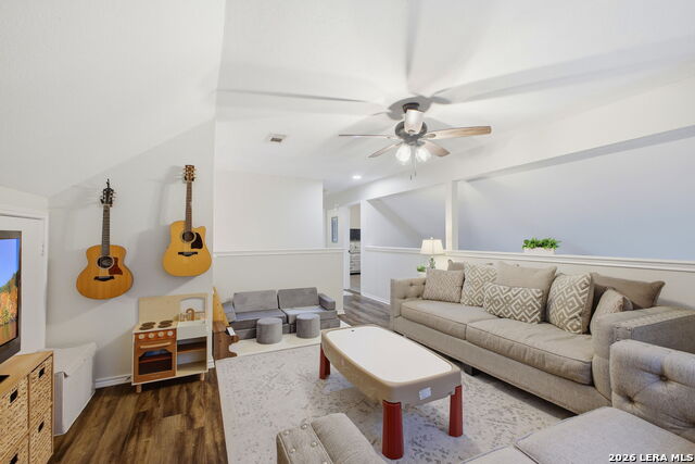 Image 17 of 40 For 15711 Knollcliff