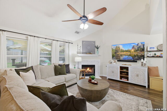 Image 2 of 40 For 15711 Knollcliff