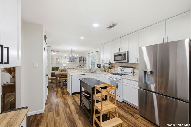 Image 24 of 40 For 15711 Knollcliff