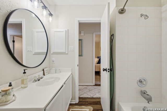 Image 28 of 40 For 15711 Knollcliff