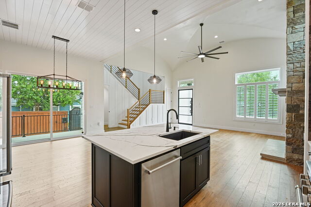 Image 11 of 52 For 670 Magazine Ave